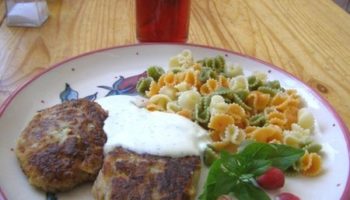 Мясные котлеты с капустой