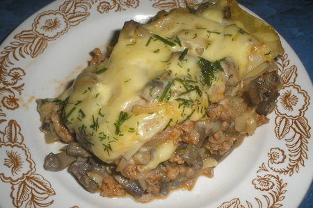 Лазанья с мясом, грибами и капустой