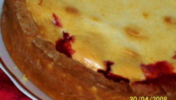 Сметанный пай с клубникой