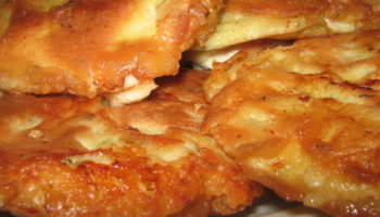 Куриная отбивная с сыром в кляре