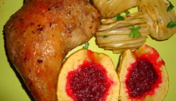 Запечённая утка (окорочка) с клюквенными яблоками