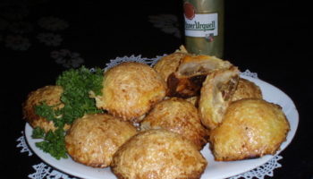 Слойка с мясной и грибной начинкой