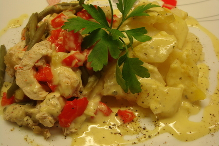 Грудинка индейки с овощами и соусом из творожного сыра (диетично, все на пару)