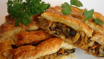Пирог с квашеной капустой и грибами