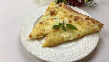 Сырная пицца по-домашнему