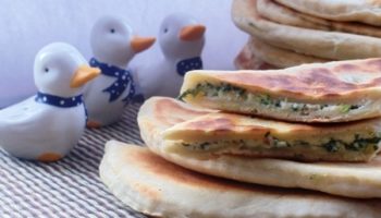 Сырные лепёшки со шпинатом