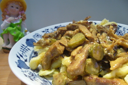 Шпетцле (spätzle) с огуречно-грибным соусом