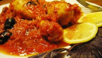 Курица в пюре из болгарского перца, оливок, маслин и вяленых помидор