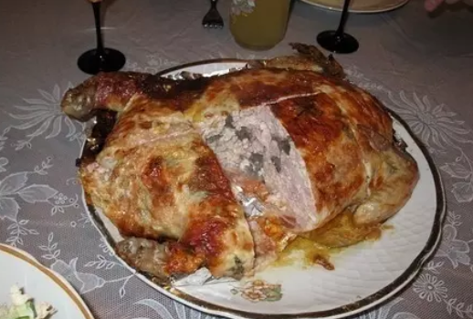 Курочка фаршированная грибами сыром и ветчиной