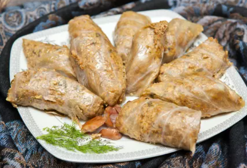 Голубцы по-азербайджански с орехово-каштановой начинкой(qozlu-şabalıdlı kələm dolması)