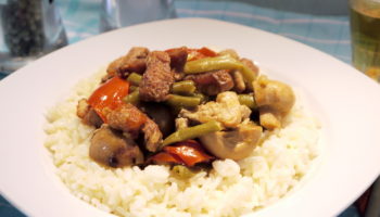 Рагу из свинины со стручковой фасолью и грибами