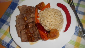 Говядина с овощами в рукаве с рисом
