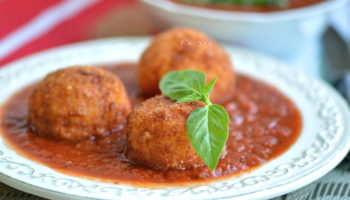 Аранчини с соусом маринара
