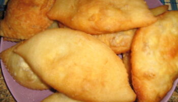 Пирожки с яичком и капустой