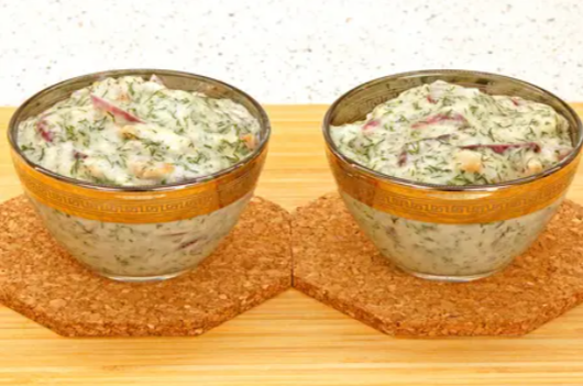 Манная каша с чесноком и укропом, или курица в соусе по мотивам шкмерули
