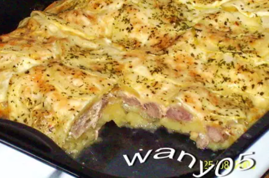 Запеканка с картофелем, свининой, кабачком и сыром