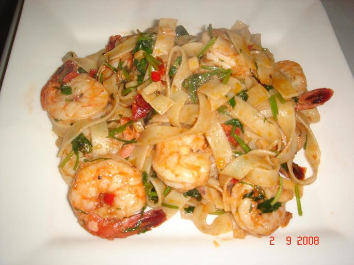 Креветки с макаронами (fettuchini или linguini)