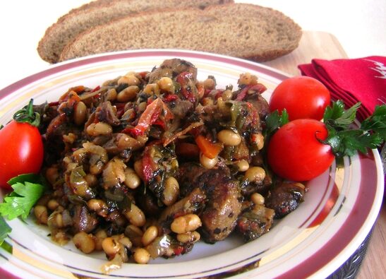 Рагу из белой фасоли со свининой и грибами