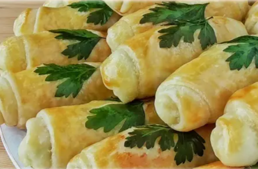 Слоеные пирожки с кабачками, зелёным луком и яйцами - из скороспелого теста