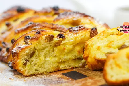 Нежнейшая творожная коса с джемом и изюмом