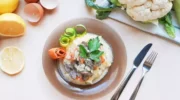 Куриные сердечки, жареные с луком на сковороде