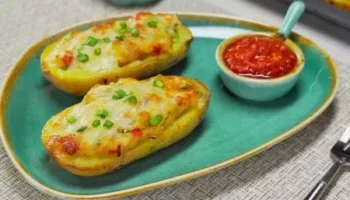 Запеченный картофель фаршированный куриной грудкой