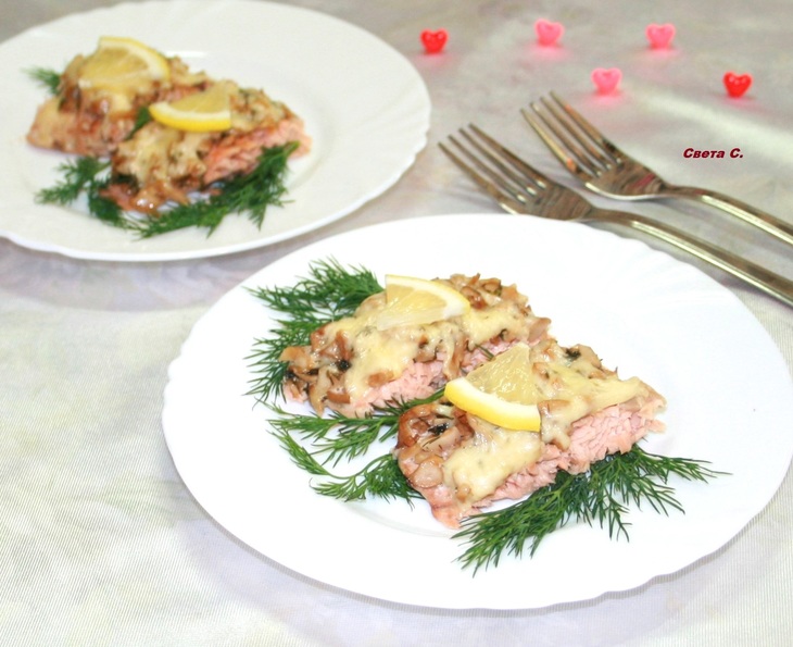 Лосось запеченный с грибами и сыром "нежный"