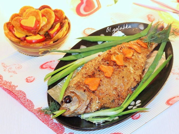 Рыба под ореховой корочкой и с овощными блинчиками